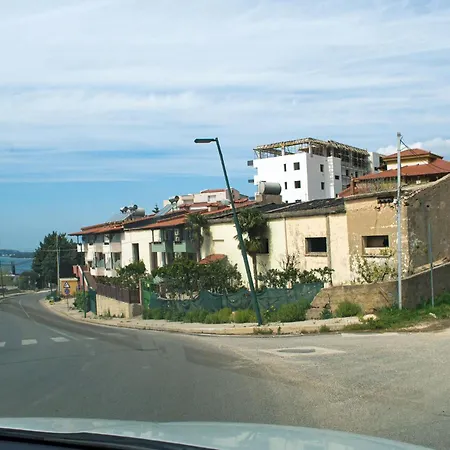 Sea View In * فلورا
